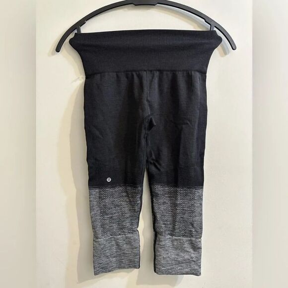 Seamlessly Street Crop Lululemon - Picture 2 of 3
